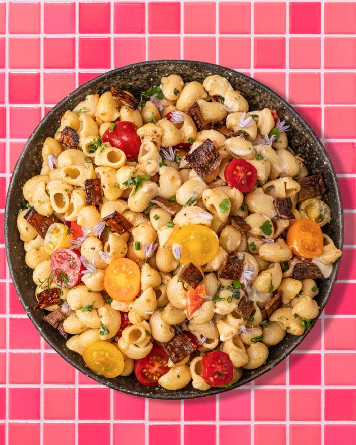 Cheesy macaroni bacon pasta salad
